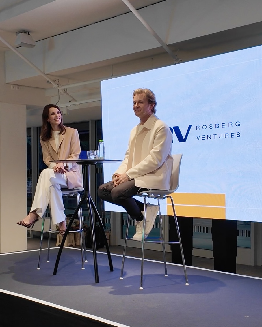 Panel-Moderatorin Franziska Zimmermann im Expert Talk Interview mit Nico Rosberg